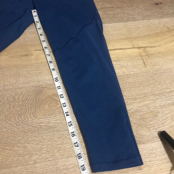 Victoria’s Secret knockout scalloped leggings - Picture 7 of 8